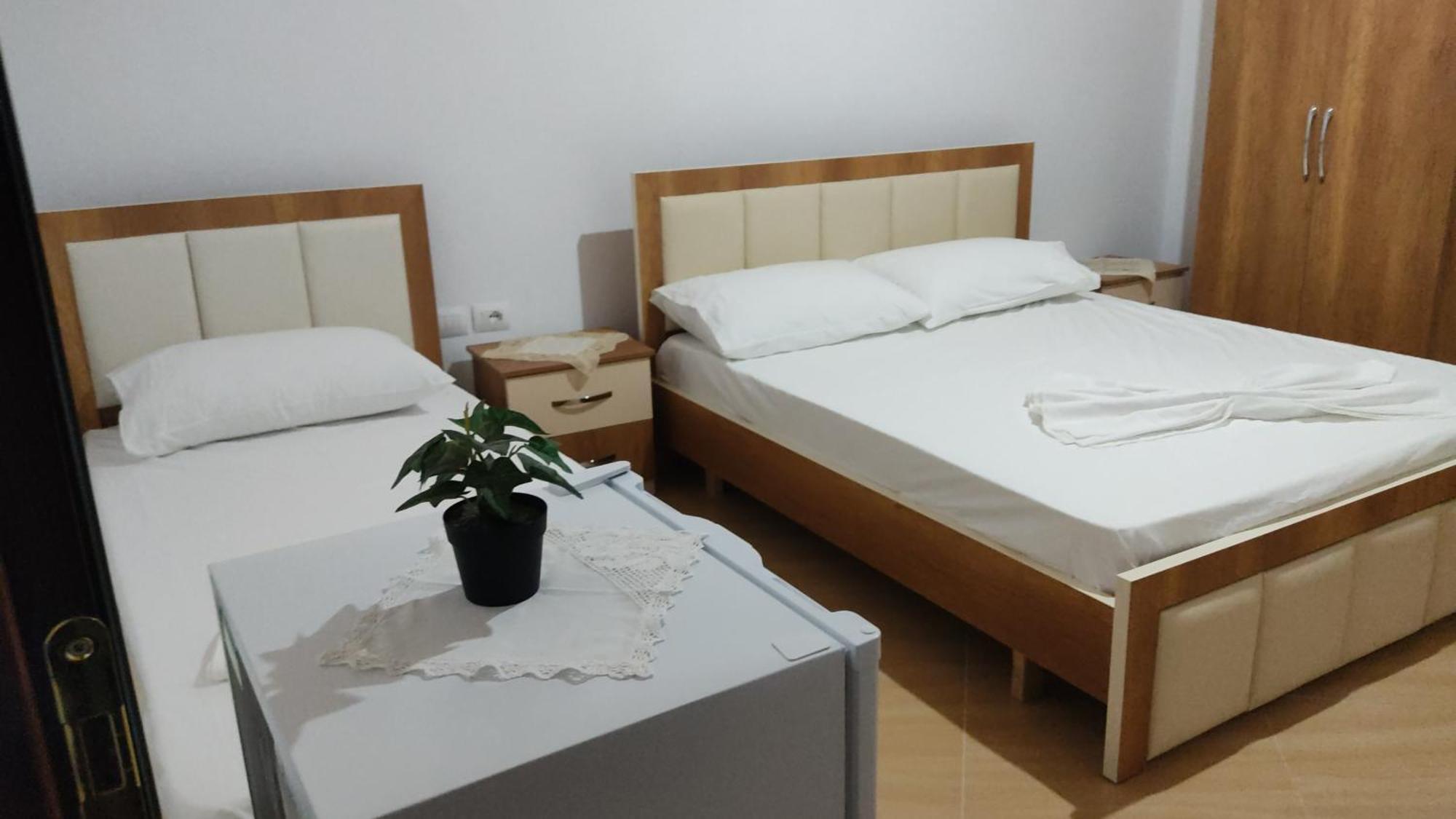Dino Guest House Gjirokastër Екстериор снимка