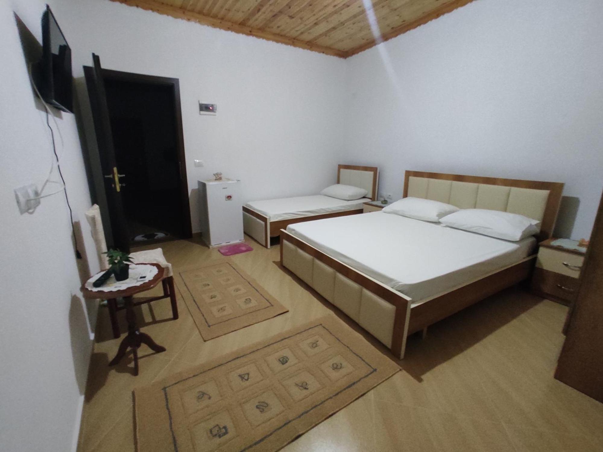 Dino Guest House Gjirokastër Екстериор снимка