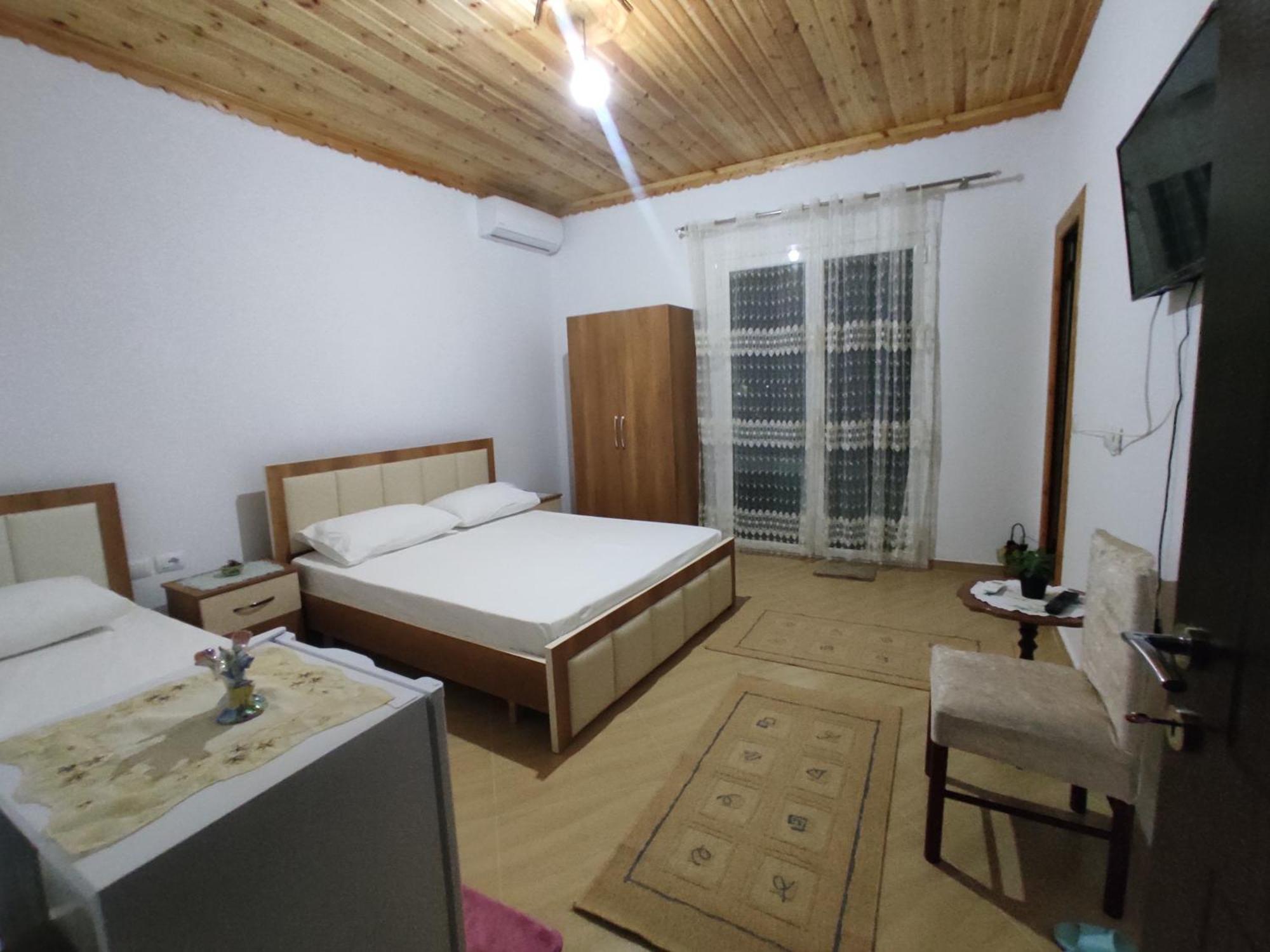 Dino Guest House Gjirokastër Екстериор снимка