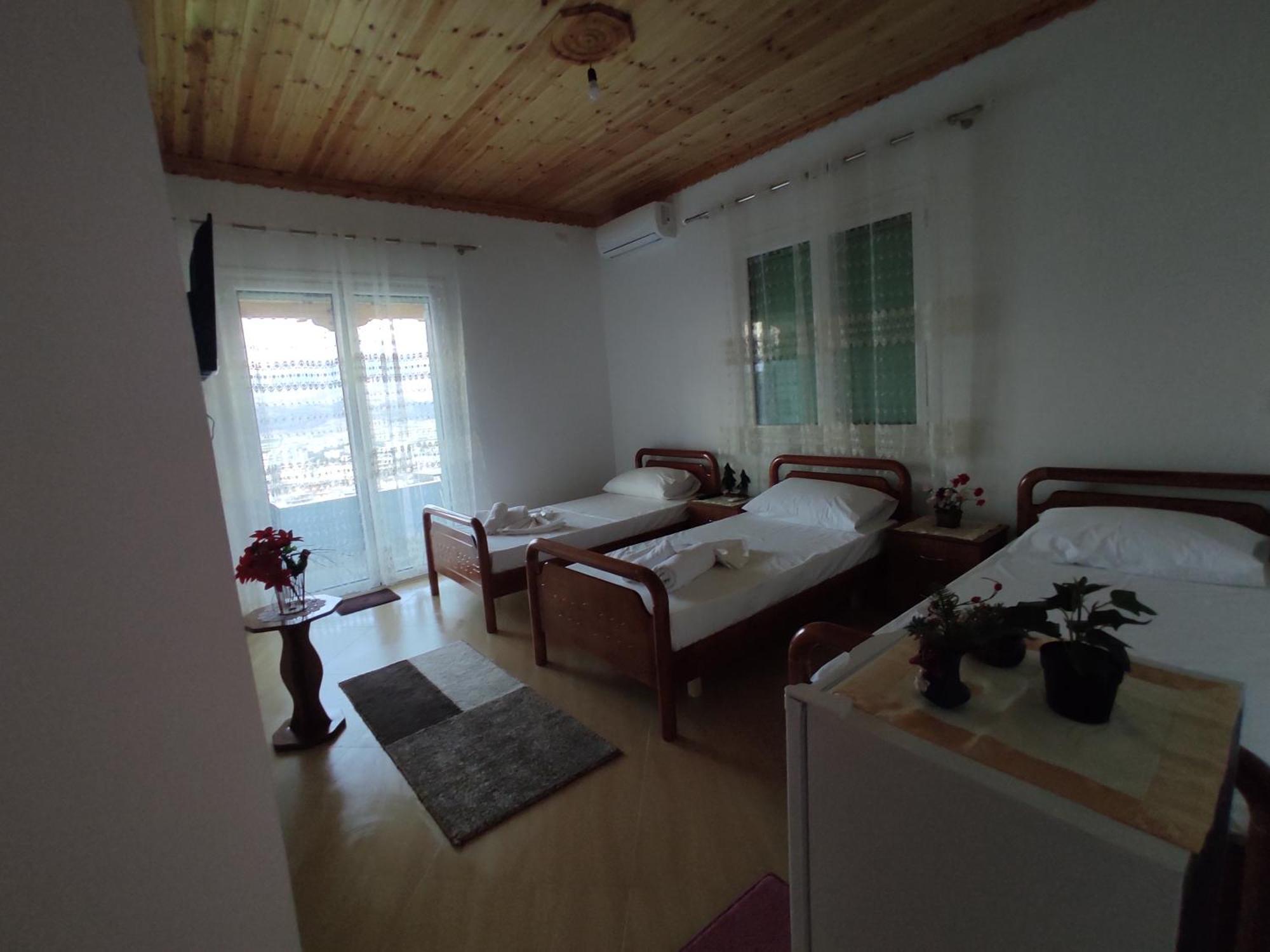 Dino Guest House Gjirokastër Екстериор снимка