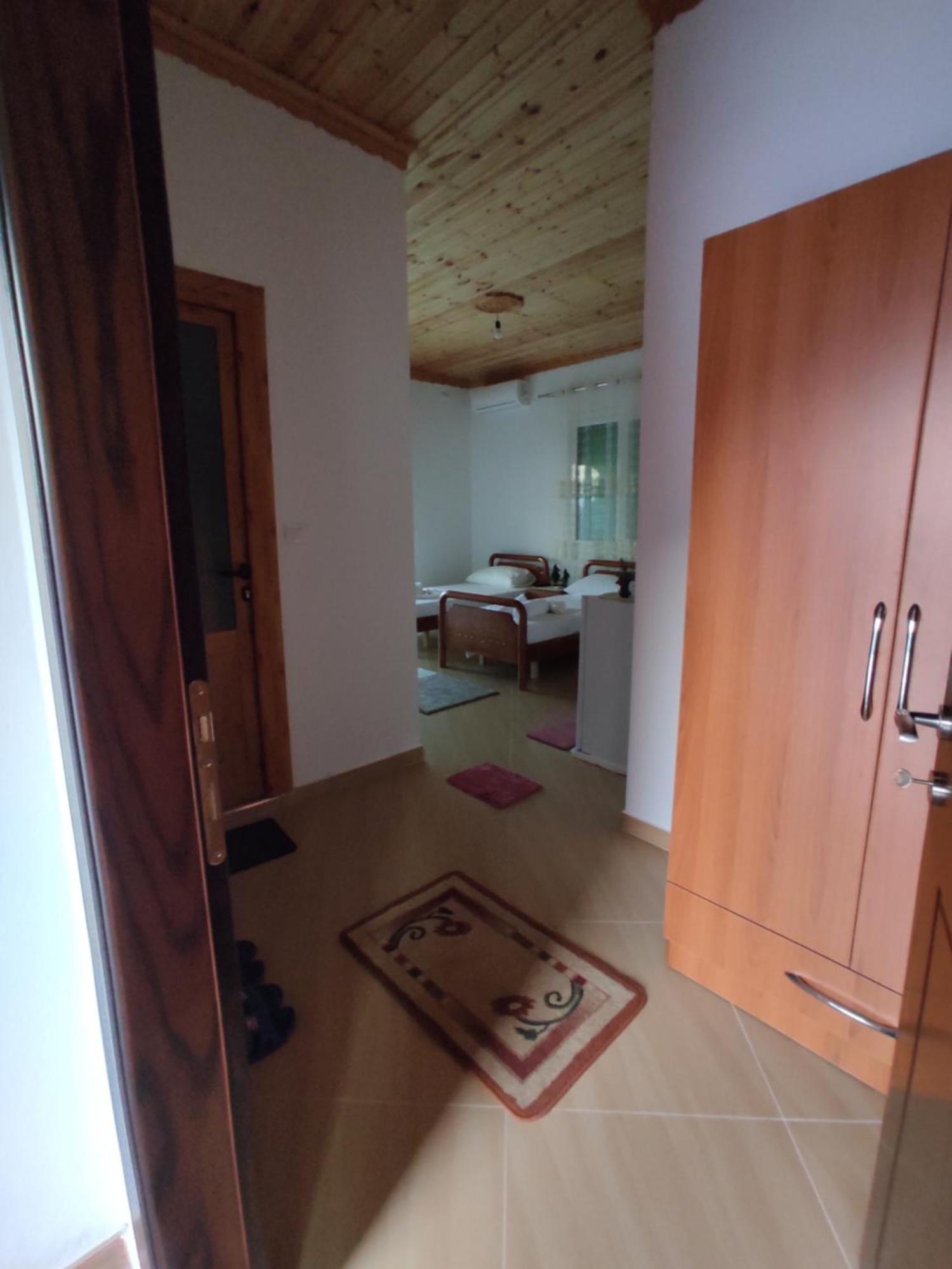 Dino Guest House Gjirokastër Екстериор снимка