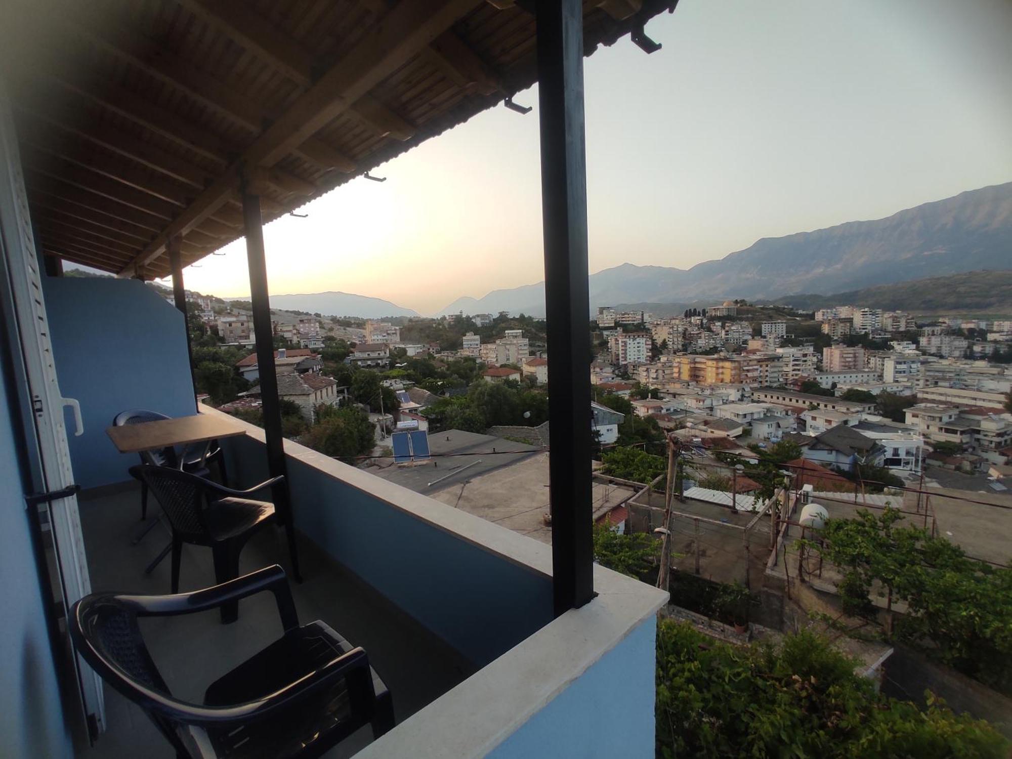 Dino Guest House Gjirokastër Екстериор снимка