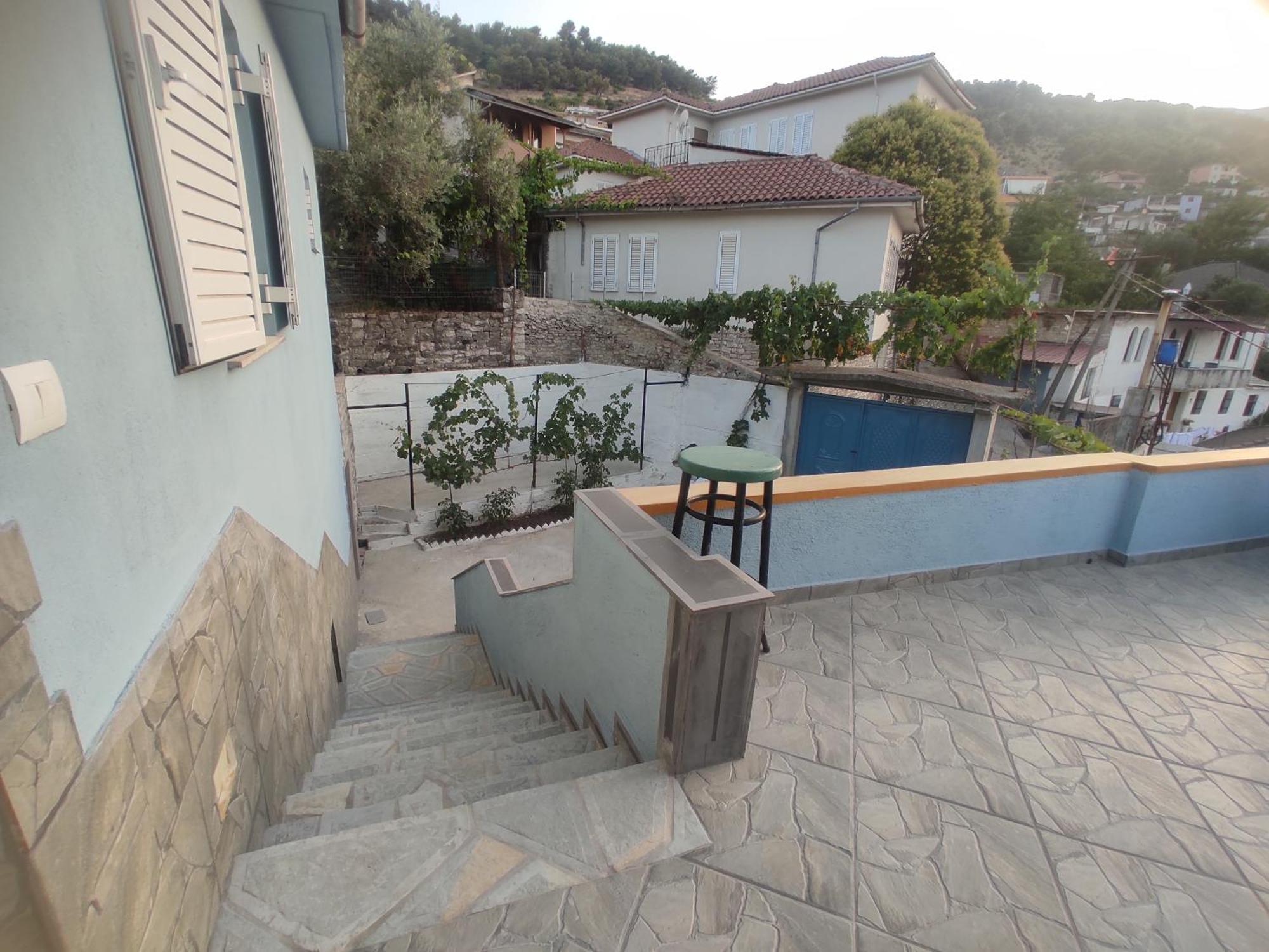 Dino Guest House Gjirokastër Екстериор снимка
